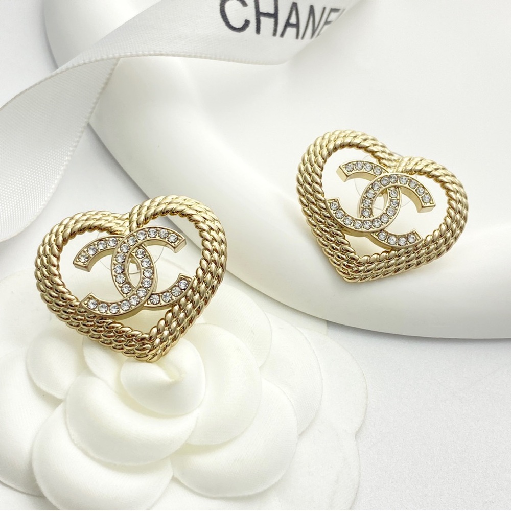 CHANEL Gold Heart Earrings with Crystals - Picture 4 of 7